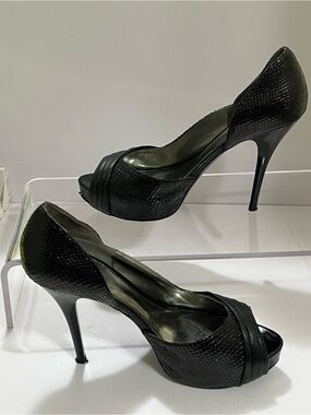 GUESS Holbrook Black Peep Toe Platform Heels Pumps Size 11M